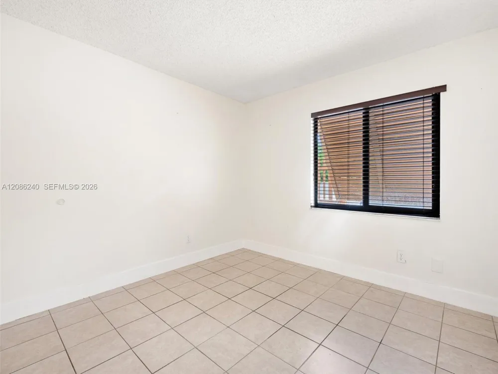 1424 SW 131st Place Cir E Miami, FL 33184
