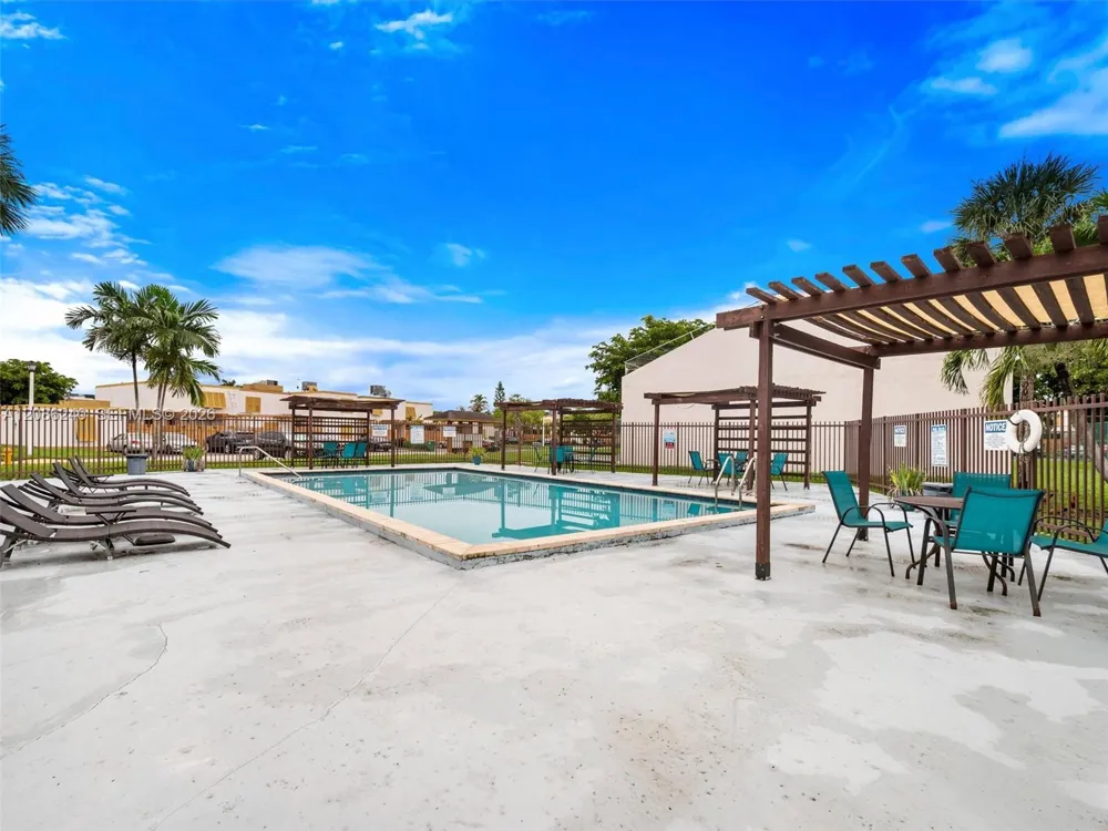 1424 SW 131st Place Cir E Miami, FL 33184