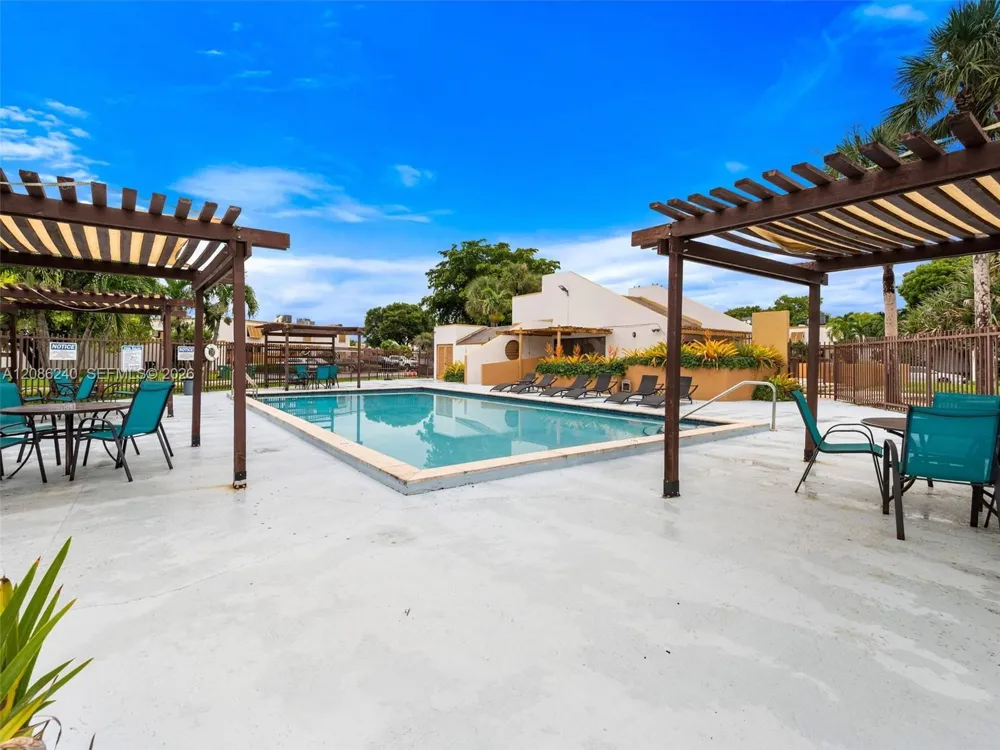1424 SW 131st Place Cir E Miami, FL 33184