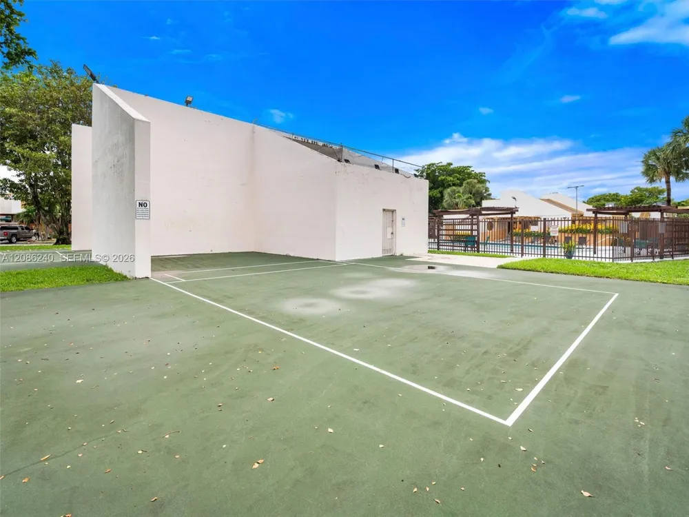 1424 SW 131st Place Cir E Miami, FL 33184