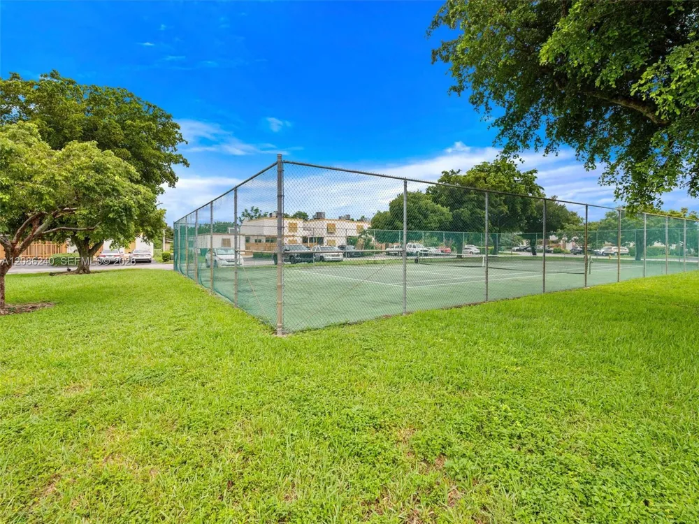 1424 SW 131st Place Cir E Miami, FL 33184