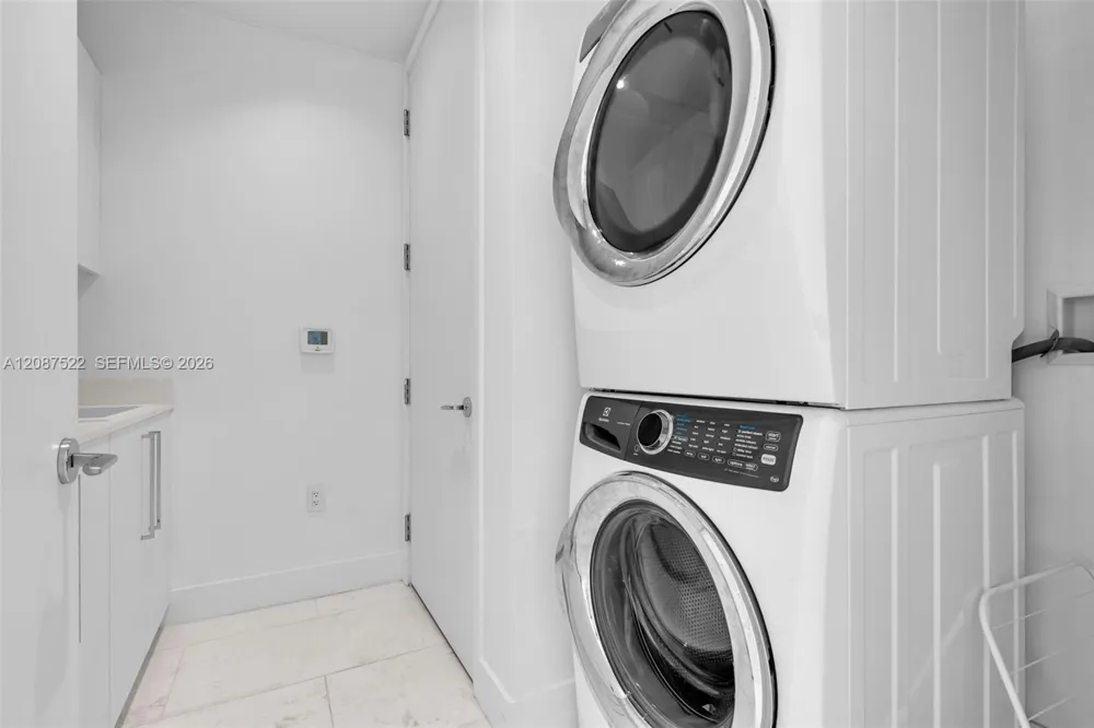 15701 Collins Ave #1703 Sunny Isles Beach, FL 33160