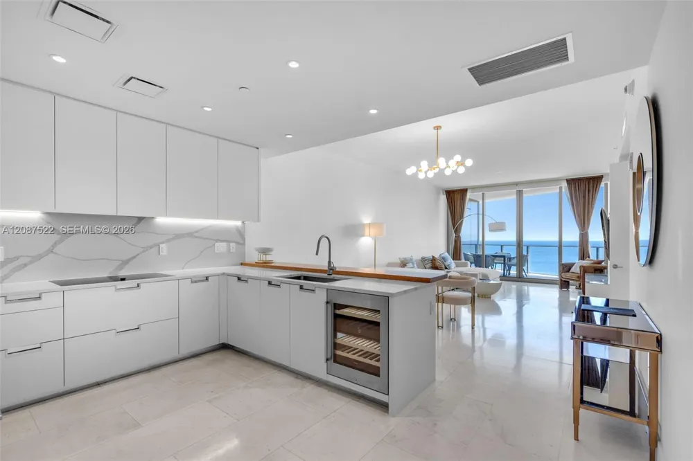 15701 Collins Ave #1703 Sunny Isles Beach, FL 33160