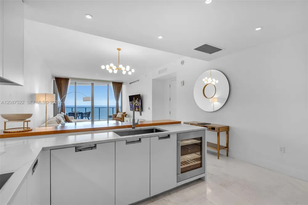 15701 Collins Ave #1703 Sunny Isles Beach, FL 33160