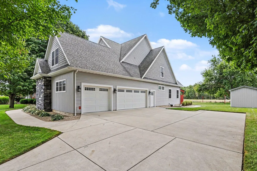 1192 Forest Brook Drive St. Joseph, MI 49085
