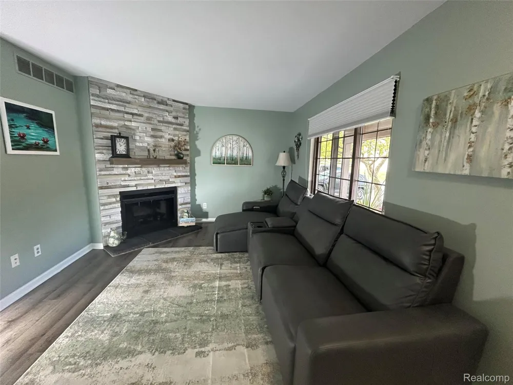 249 Wind Way Drive Walled Lake City, MI 48390