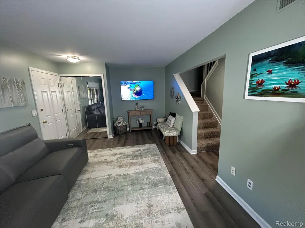 249 Wind Way Drive Walled Lake City, MI 48390