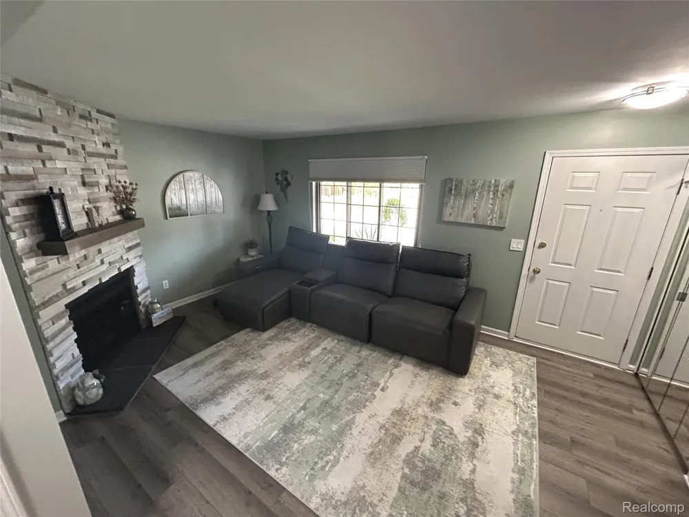 249 Wind Way Drive Walled Lake City, MI 48390