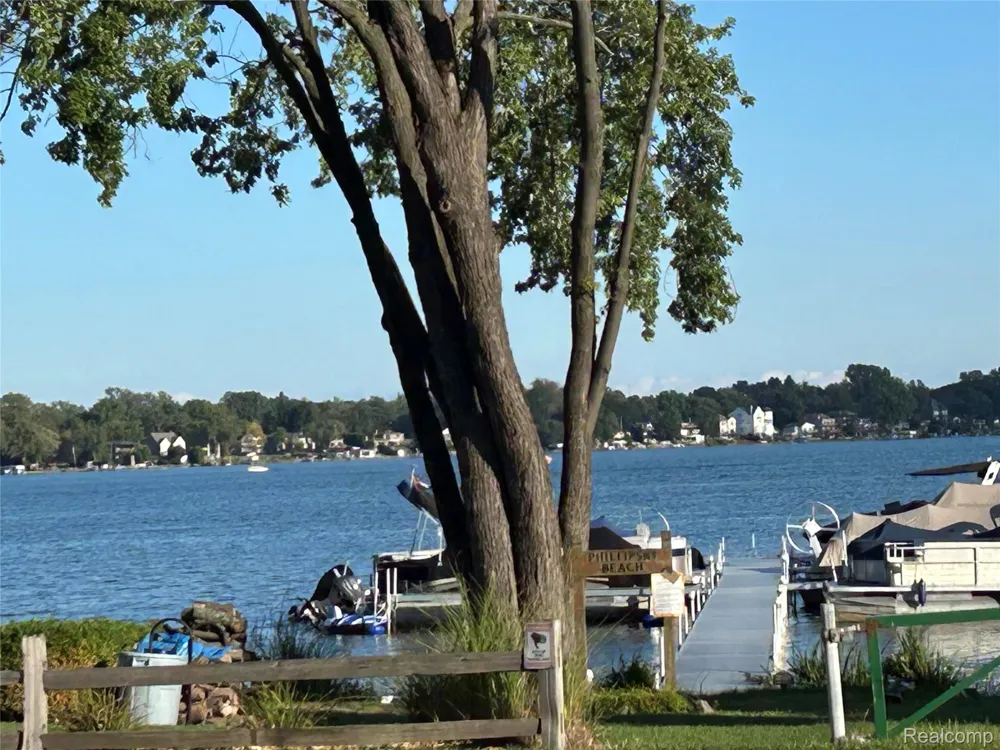 249 Wind Way Drive Walled Lake City, MI 48390