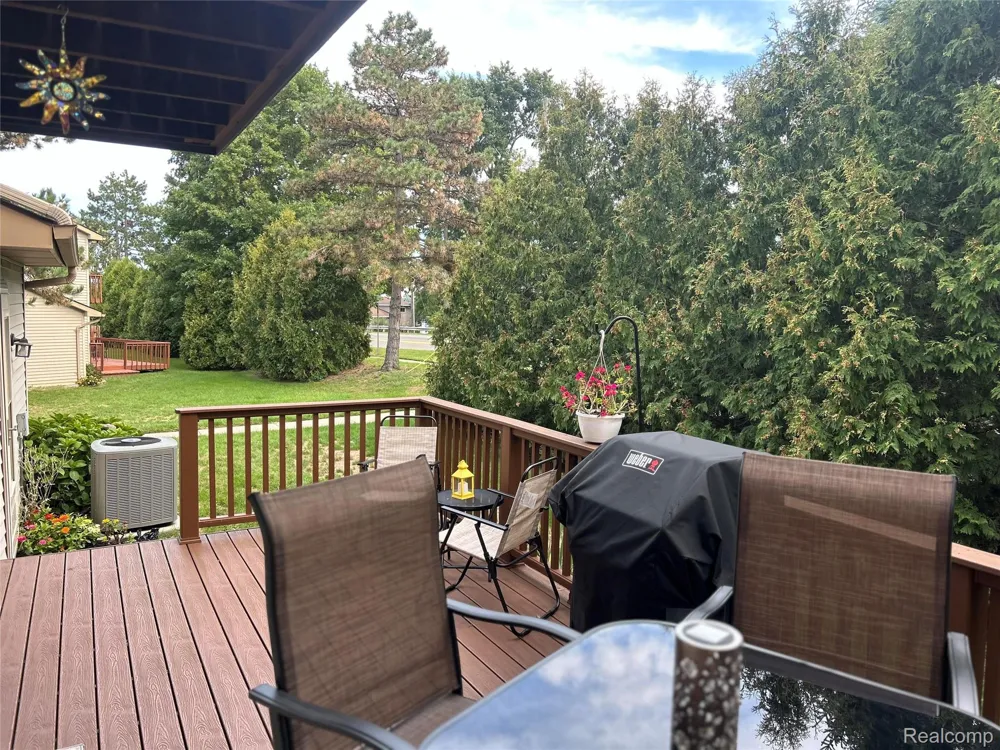 249 Wind Way Drive Walled Lake City, MI 48390