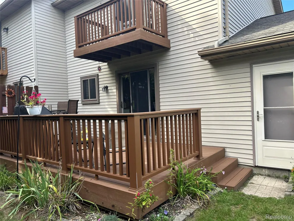 249 Wind Way Drive Walled Lake City, MI 48390