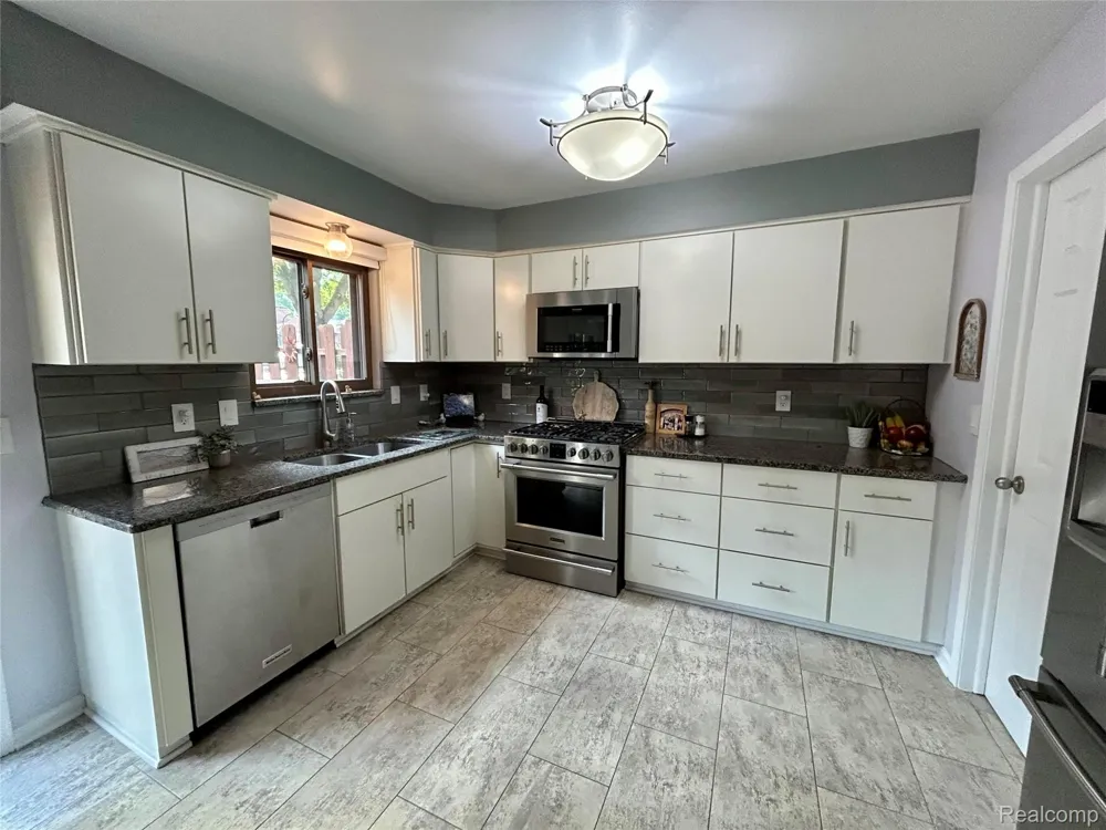 249 Wind Way Drive Walled Lake City, MI 48390