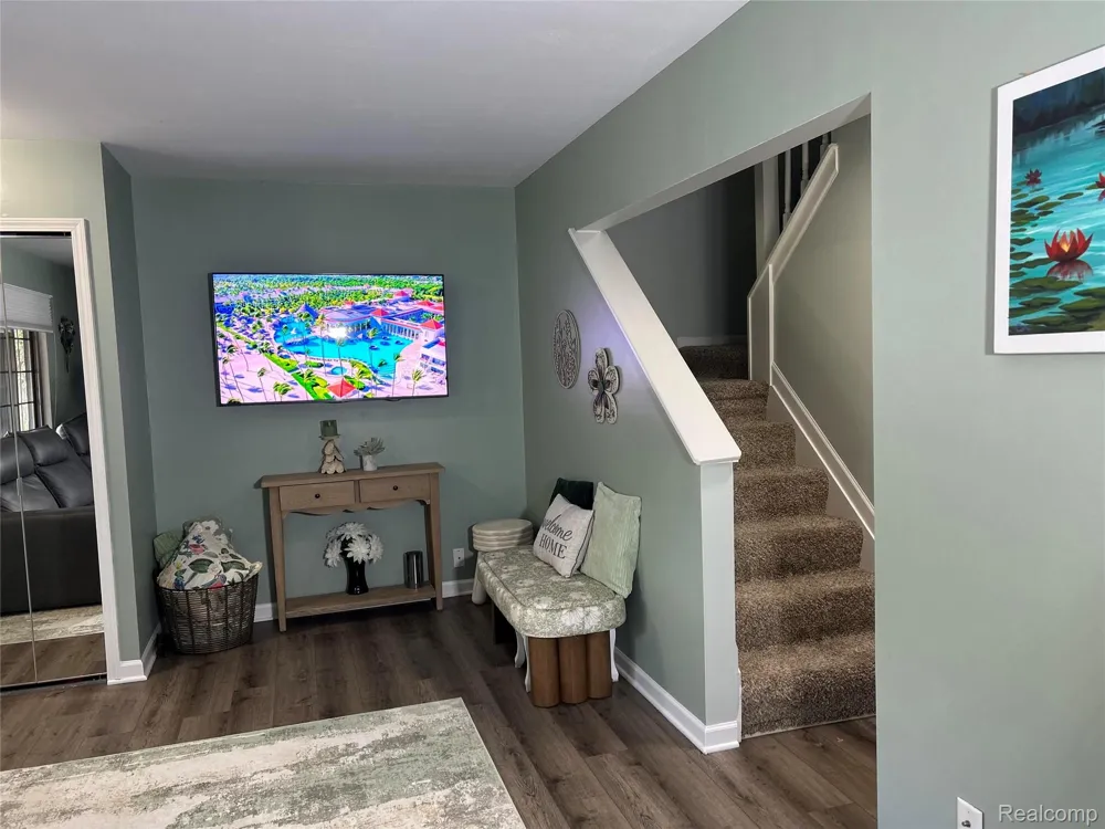 249 Wind Way Drive Walled Lake City, MI 48390