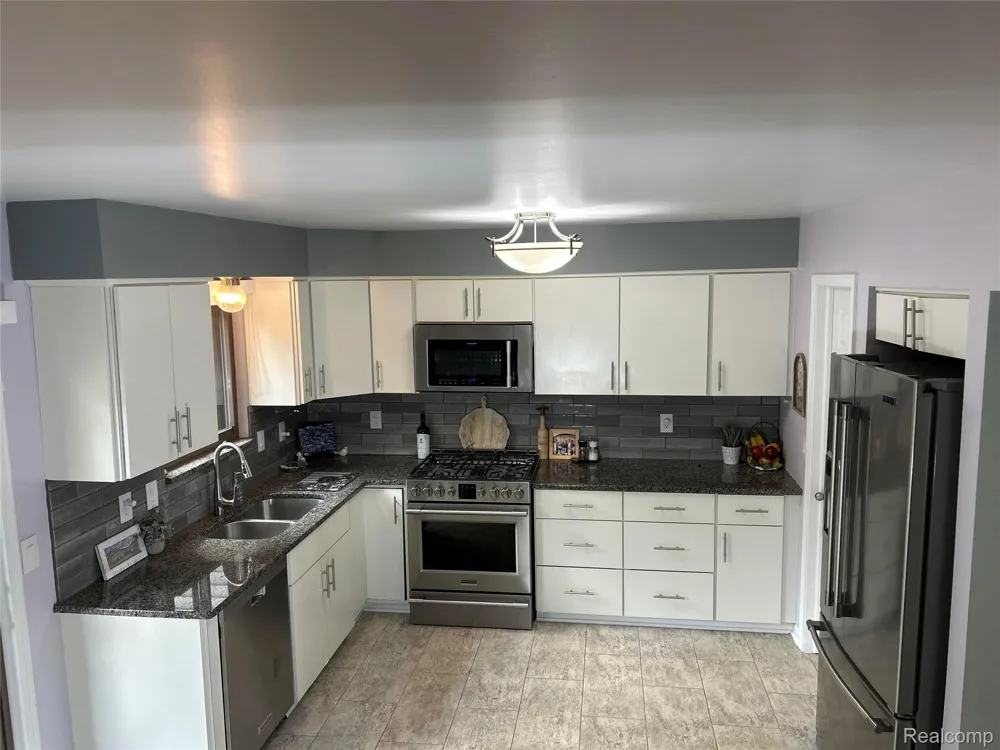 249 Wind Way Drive Walled Lake City, MI 48390