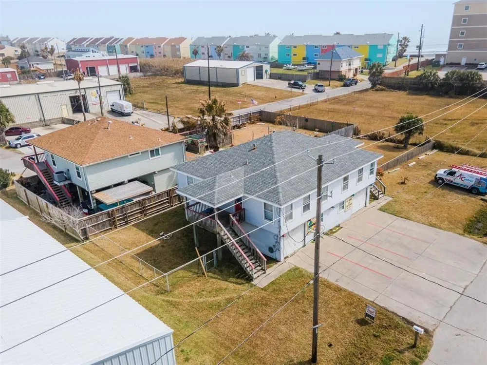 3614 Yale Street #2 Galveston, TX 77554
