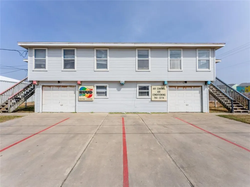 3614 Yale Street #2 Galveston, TX 77554