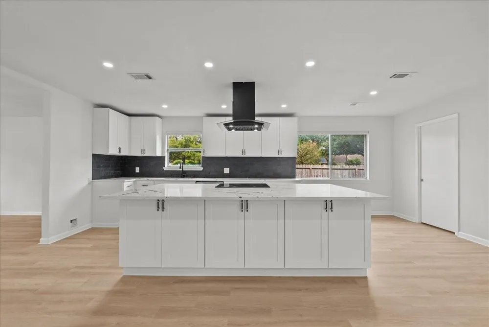 5762 Birdwood Road Houston, TX 77096