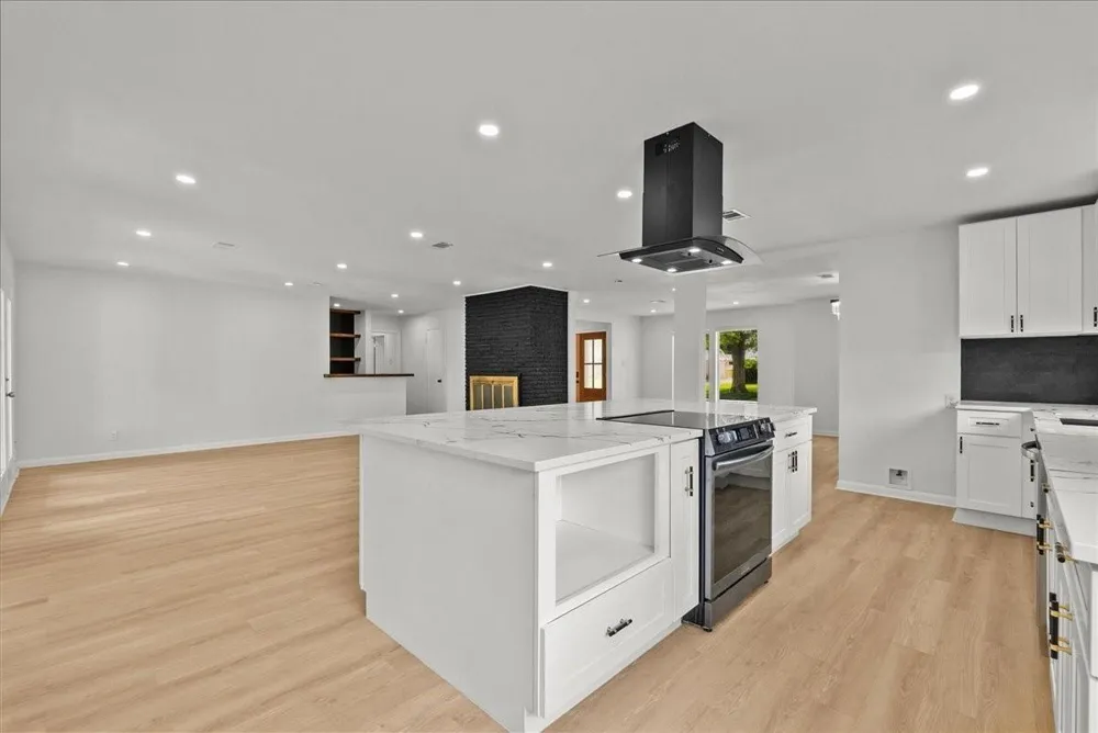 5762 Birdwood Road Houston, TX 77096