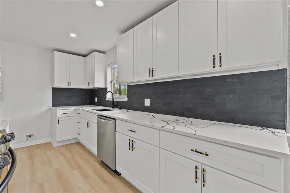 5762 Birdwood Road Houston, TX 77096