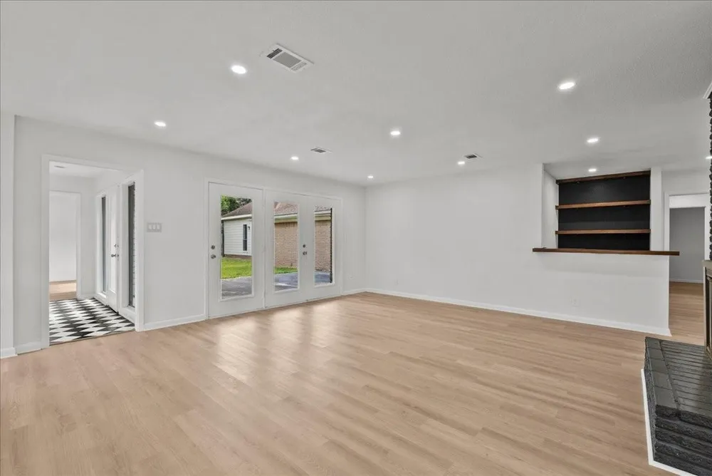 5762 Birdwood Road Houston, TX 77096