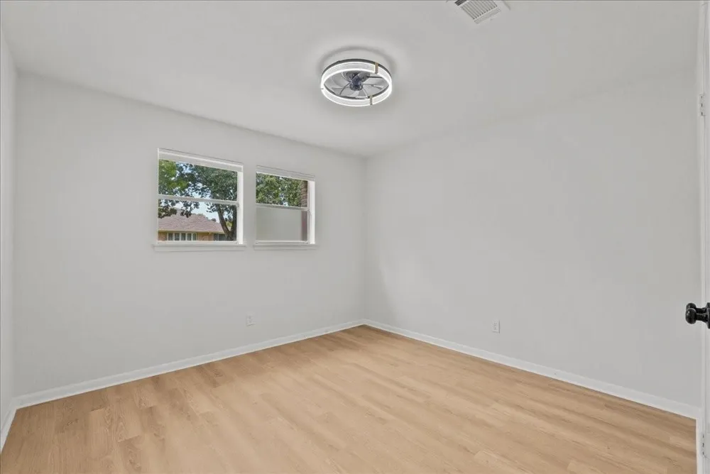 5762 Birdwood Road Houston, TX 77096