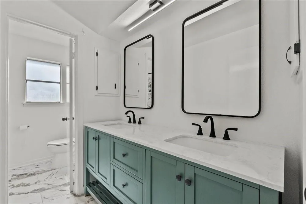 5762 Birdwood Road Houston, TX 77096