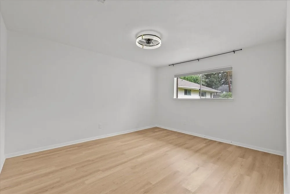 5762 Birdwood Road Houston, TX 77096