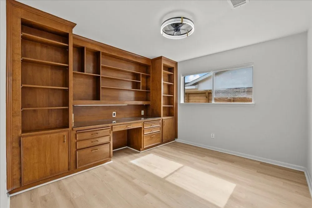 5762 Birdwood Road Houston, TX 77096