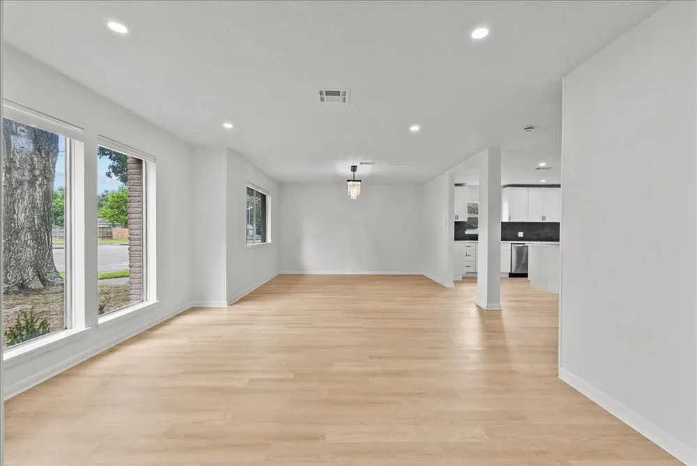 5762 Birdwood Road Houston, TX 77096