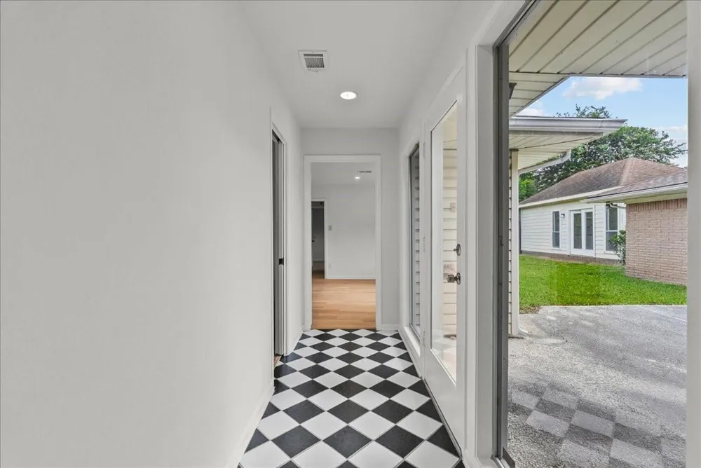 5762 Birdwood Road Houston, TX 77096