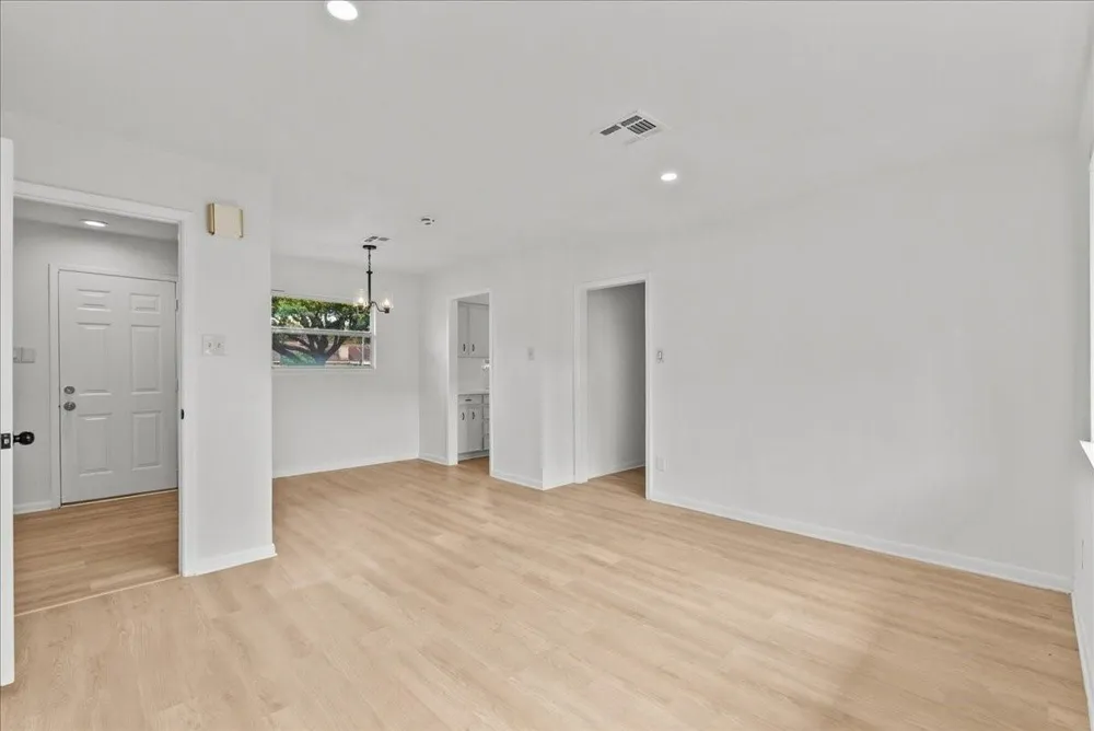 5762 Birdwood Road Houston, TX 77096