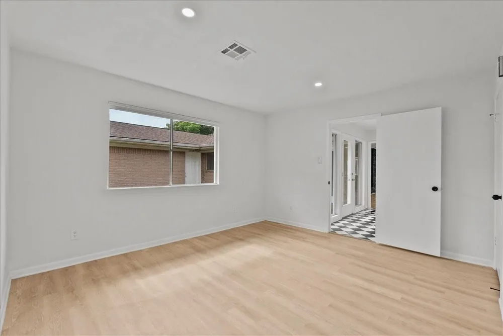 5762 Birdwood Road Houston, TX 77096