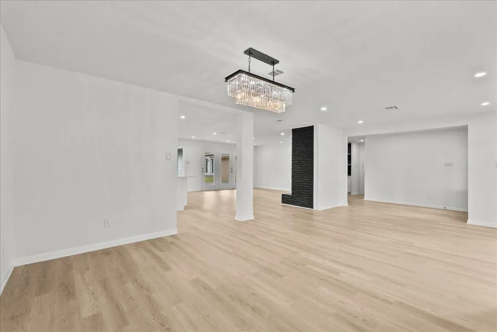 5762 Birdwood Road Houston, TX 77096