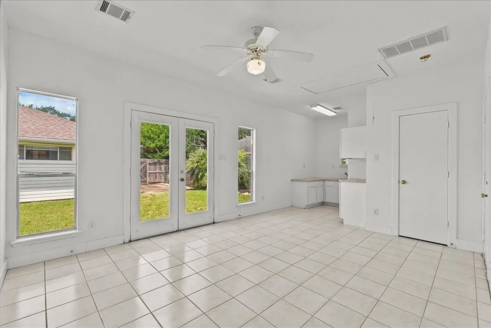 5762 Birdwood Road Houston, TX 77096