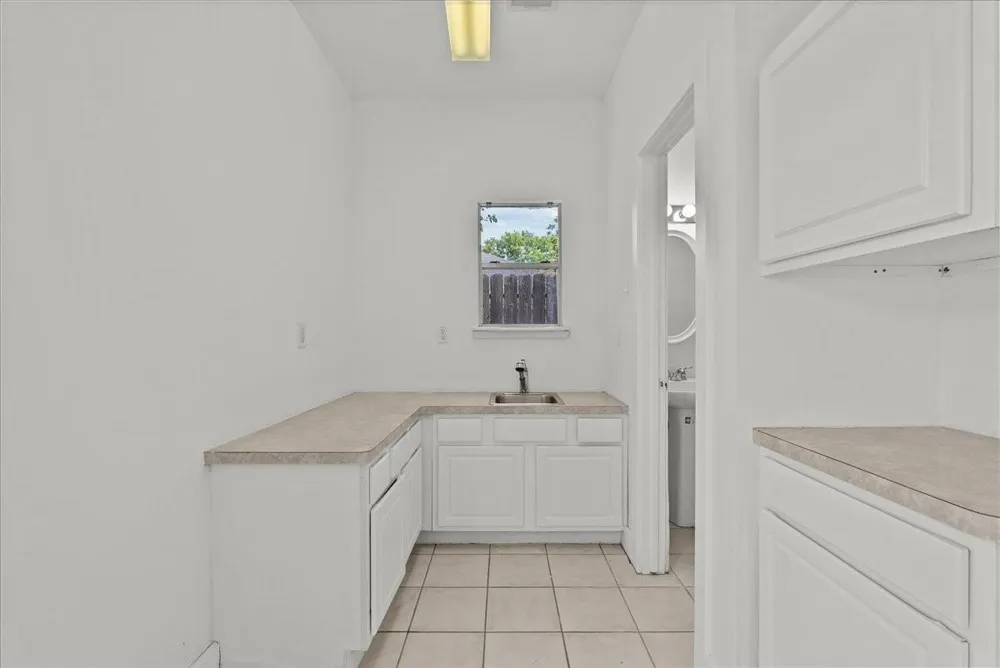 5762 Birdwood Road Houston, TX 77096