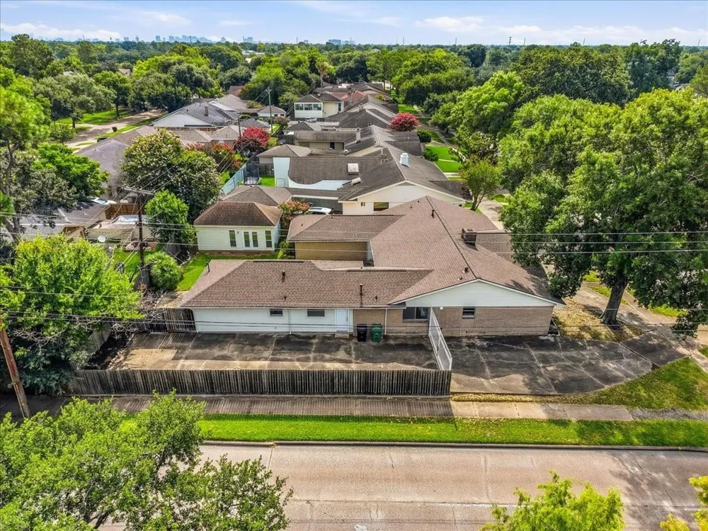 5762 Birdwood Road Houston, TX 77096