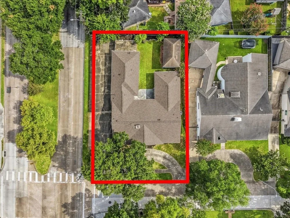 5762 Birdwood Road Houston, TX 77096