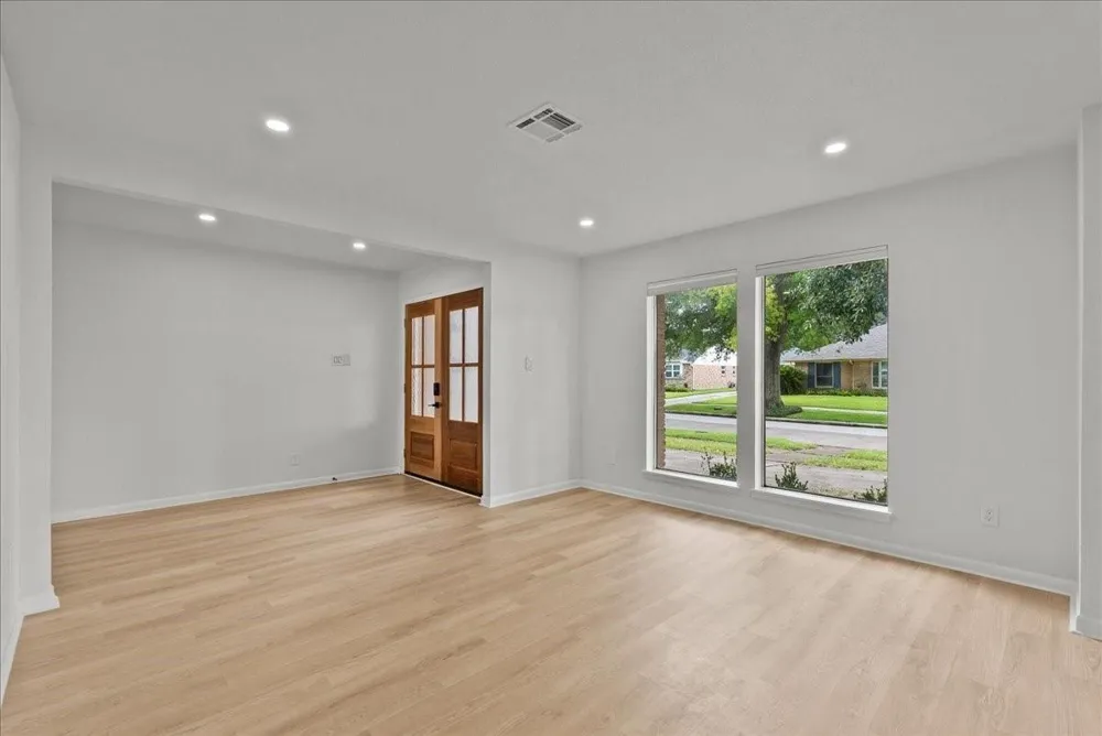 5762 Birdwood Road Houston, TX 77096
