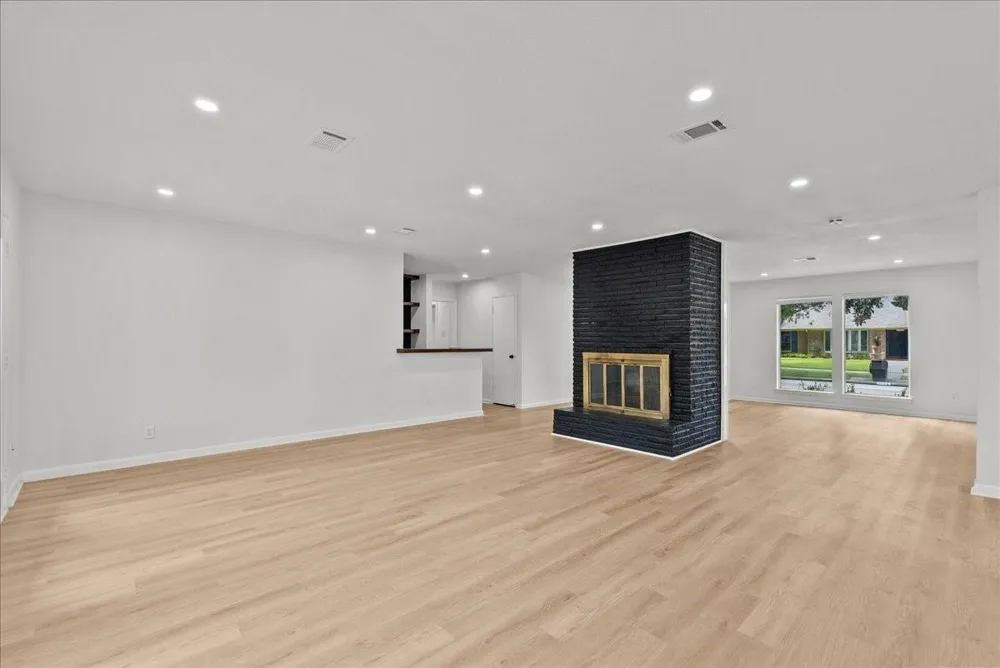 5762 Birdwood Road Houston, TX 77096