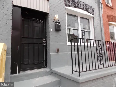 2209 19TH STREET