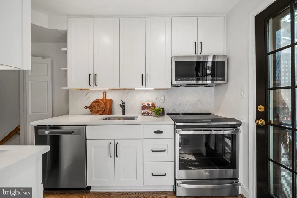 1506 WAYNE STREET Alexandria, VA 22301
