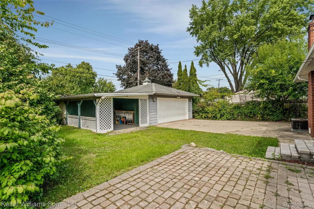 8909 Shannon Drive Sterling Heights City, MI 48314
