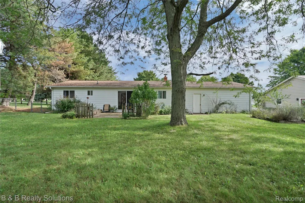 642 Westchester Drive Caro City, MI 48723
