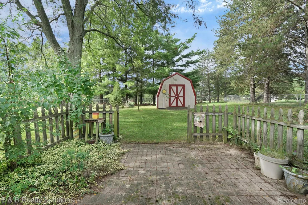 642 Westchester Drive Caro City, MI 48723