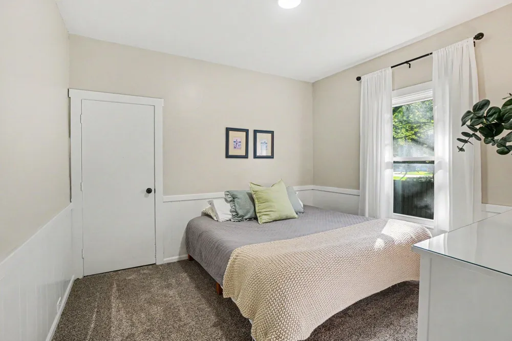 461 W Lakewood Boulevard Holland Charter Township, MI 49424