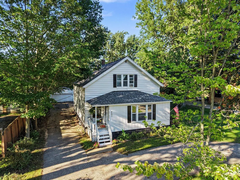 461 W Lakewood Boulevard Holland Charter Township, MI 49424