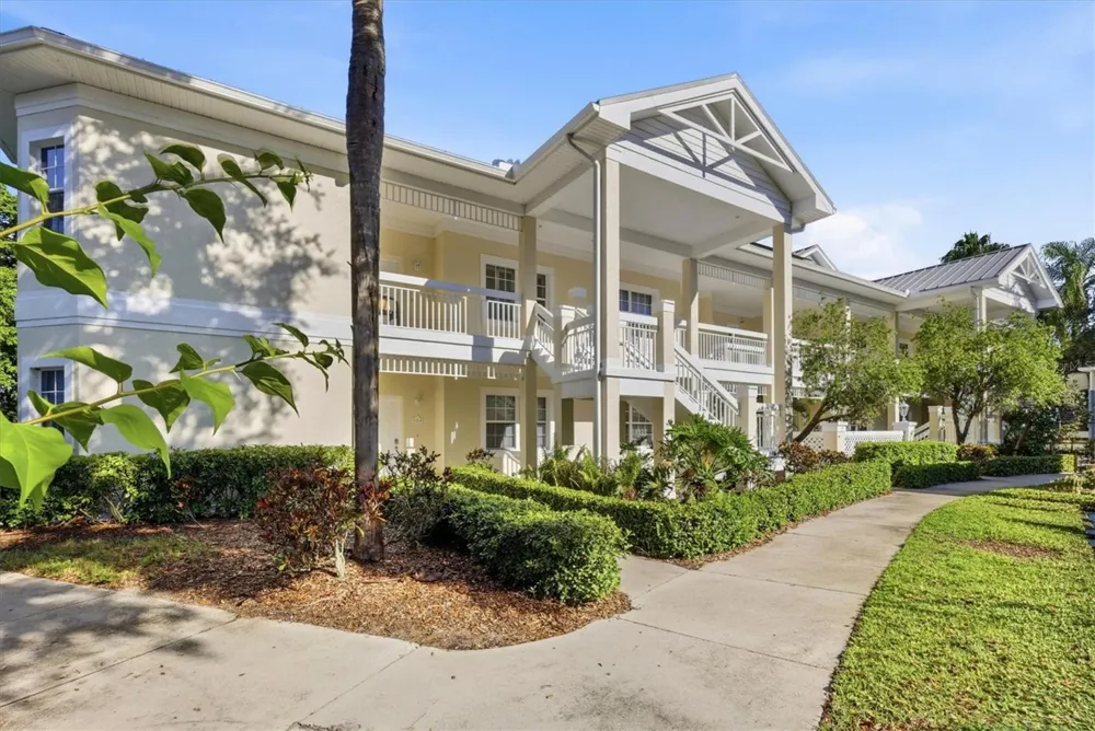 3803 54TH DRIVE W #103 Bradenton, FL 34210