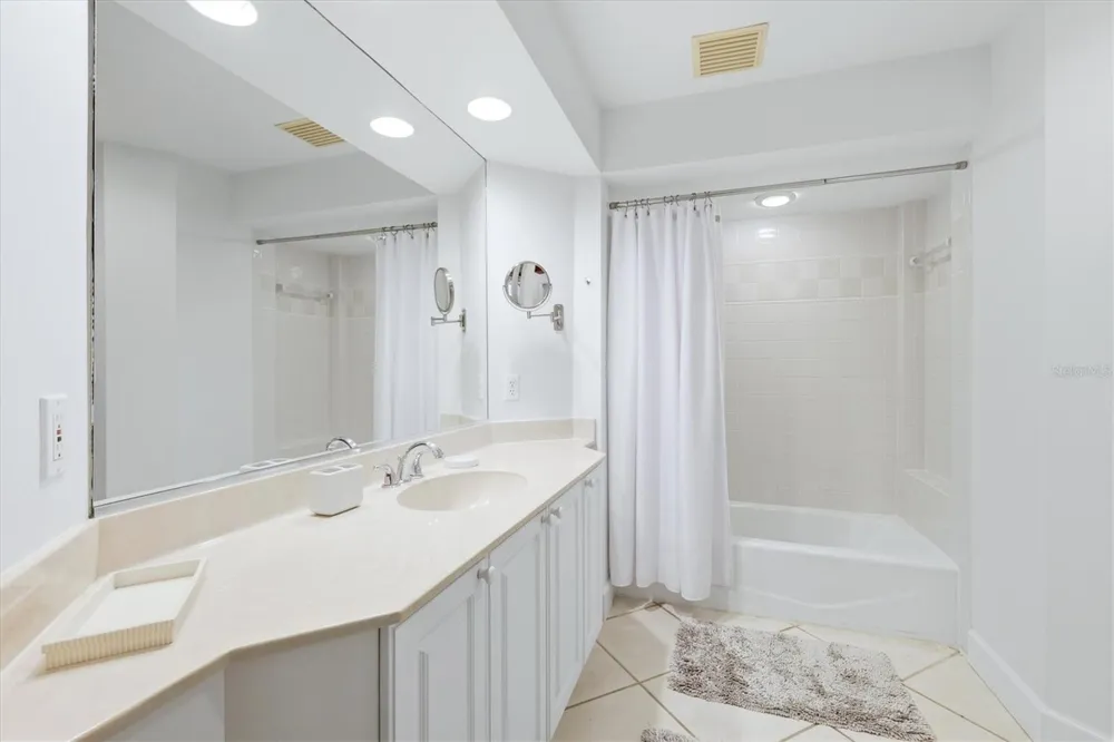 3803 54TH DRIVE W #103 Bradenton, FL 34210