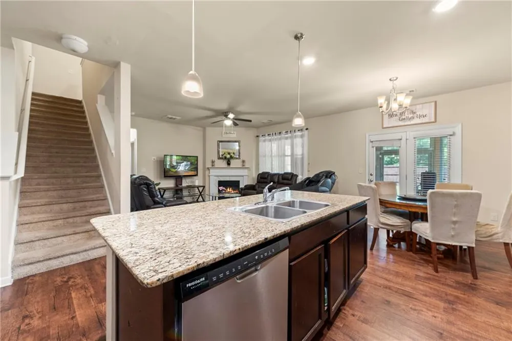 71 Meadowlark Way Dawsonville, GA 30534