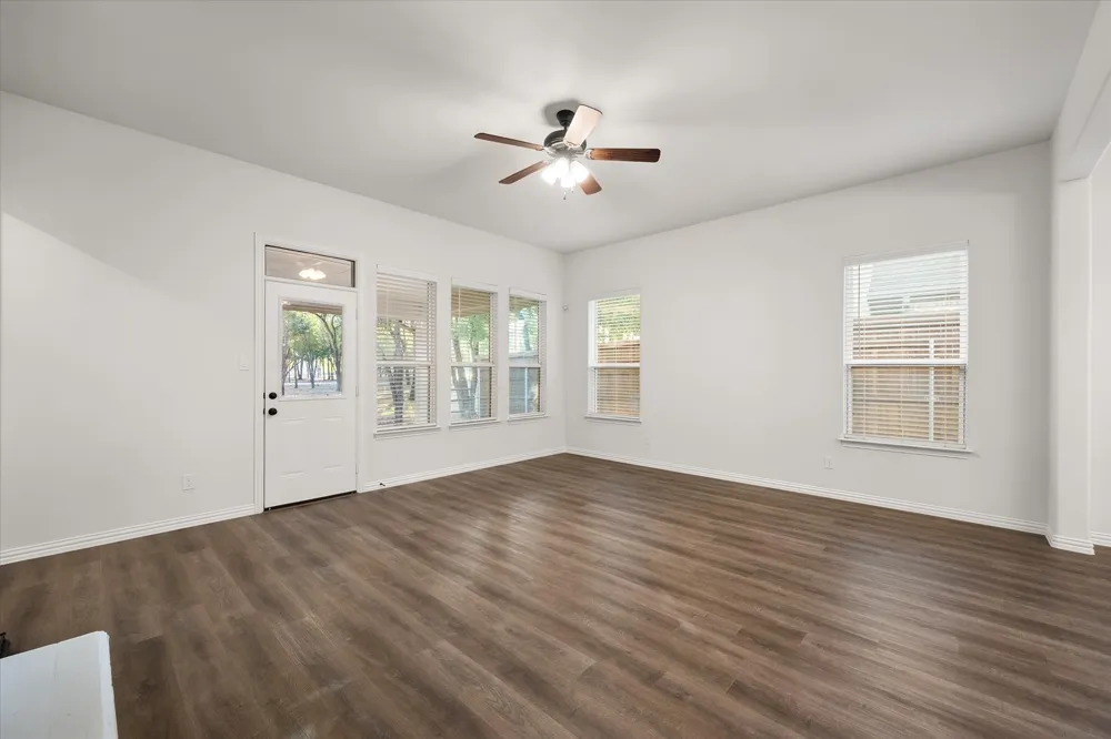 16 Dobbins Crossing Corsicana, TX 75110